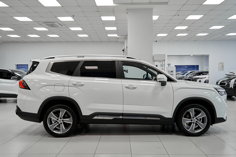 Geely Okavango Флагман, белый