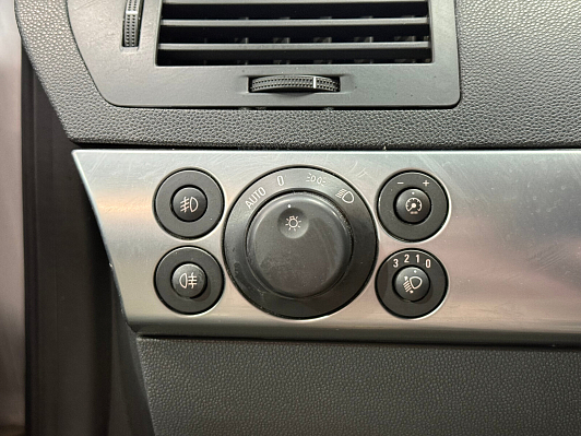 Opel Astra, 2012 года, пробег 168228 км