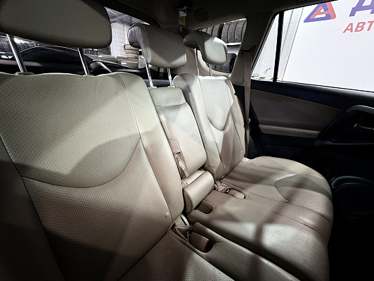 Toyota RAV4, 2010 года, пробег 178807 км