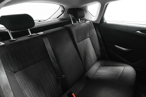 Opel Astra, 2012 года, пробег 134387 км