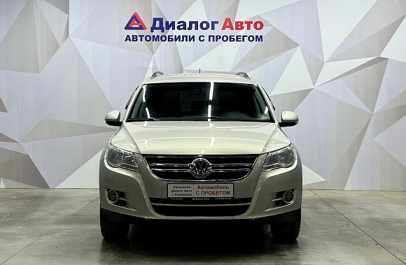 Volkswagen Tiguan, 2011 года, пробег 214285 км