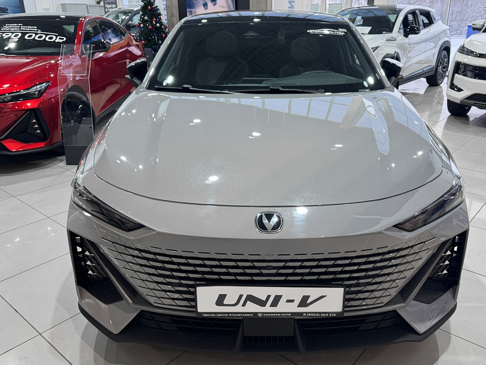 Changan UNI-V DLX, серебряный