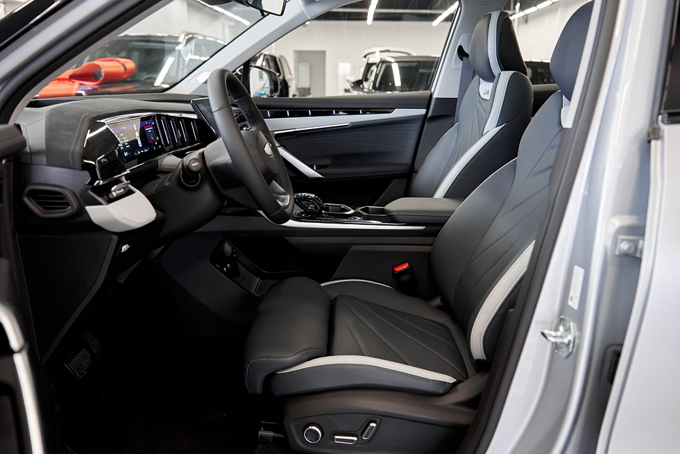 Geely Atlas Flagship Sport, серый