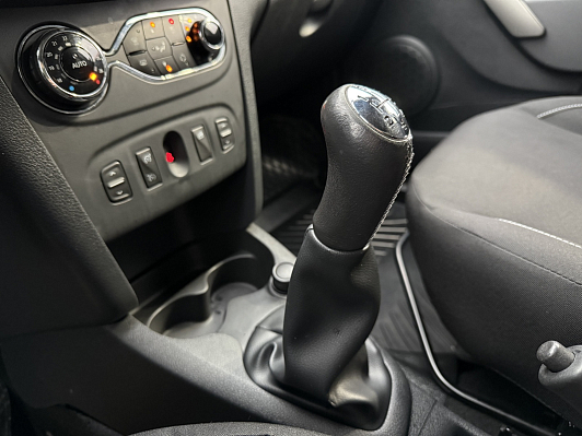 Renault Sandero Privilege, 2015 года, пробег 74000 км