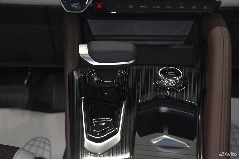 Geely Monjaro Flagship (2023-2025), серый