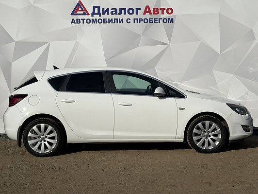 Opel Astra Cosmo, 2011 года, пробег 196000 км