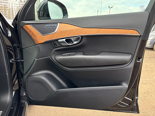 Volvo XC90 R-Design, 2020 года, пробег 80700 км