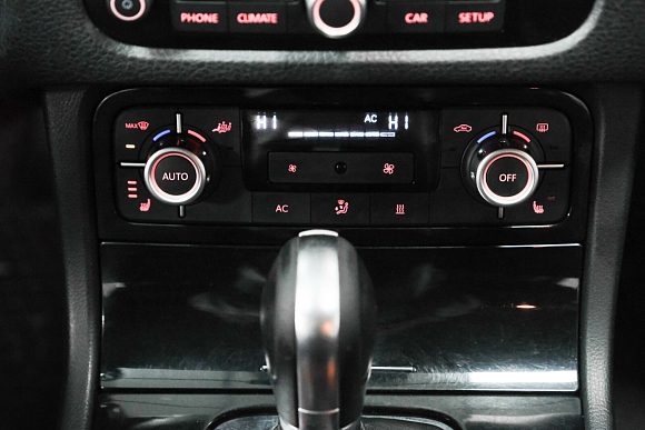 Volkswagen Touareg, 2011 года, пробег 261000 км