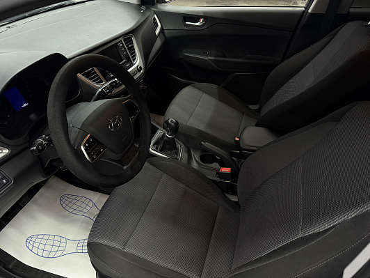 Hyundai Solaris Специальная Серия "10 лет", 2021 года, пробег 75000 км