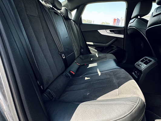 Audi A4 Sport, 2019 года, пробег 181383 км