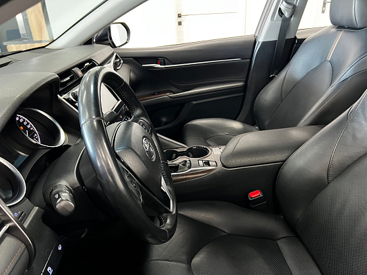 Toyota Camry Элеганс Safety, 2019 года, пробег 130300 км