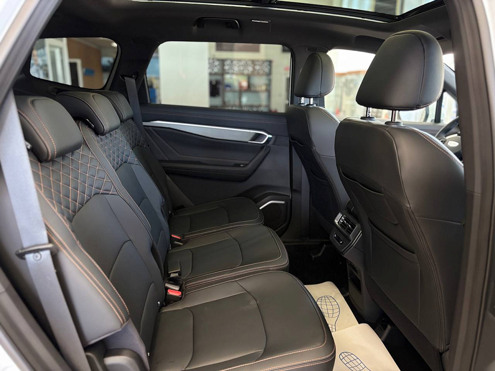 Geely Okavango Flagship, белый