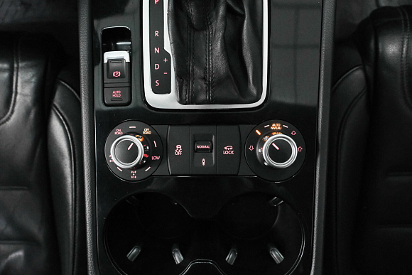 Volkswagen Touareg, 2011 года, пробег 261000 км