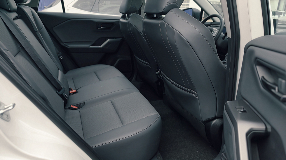 Toyota RAV4 Luxury, белый