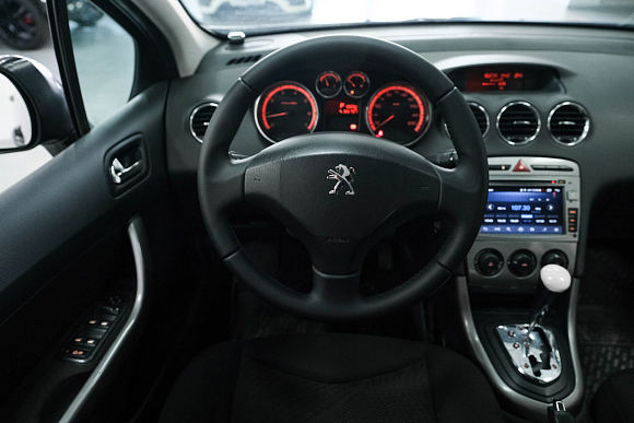 Peugeot 308 Access, 2011 года, пробег 165765 км
