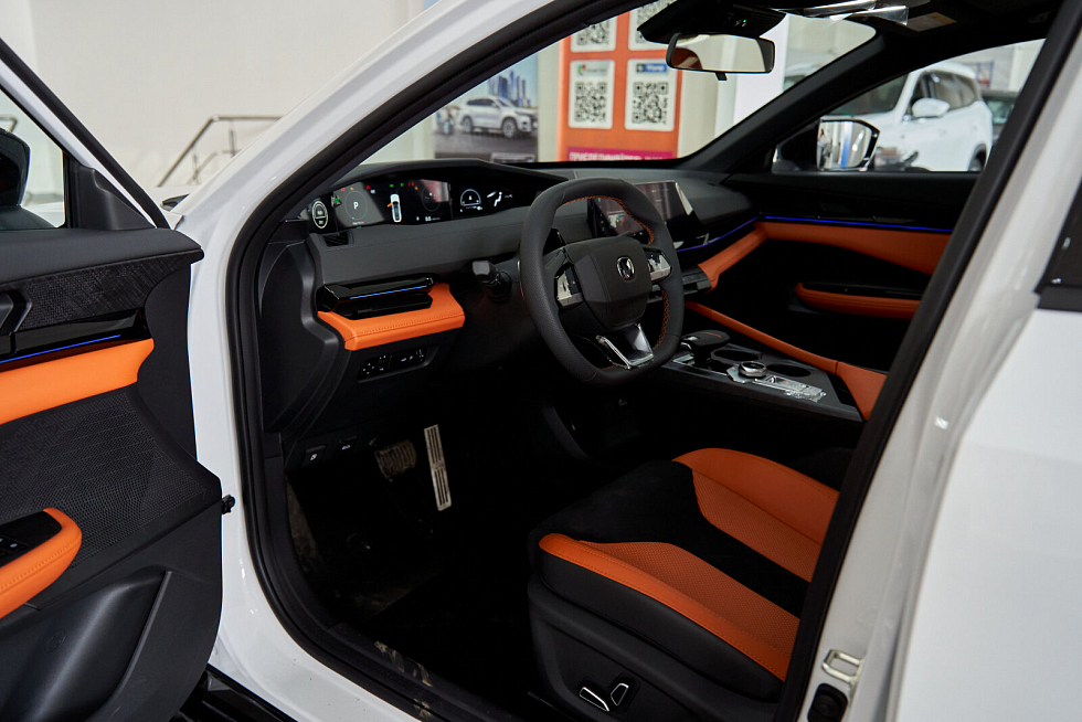 Changan UNI-V Tech, белый