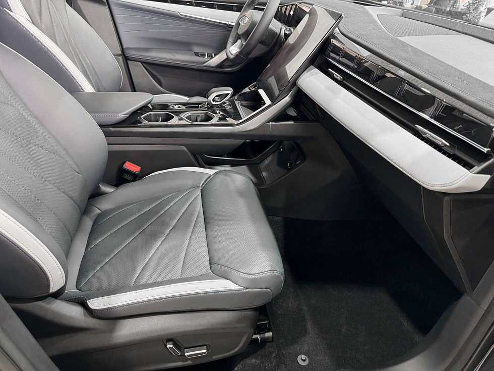 Geely Atlas Flagship, белый