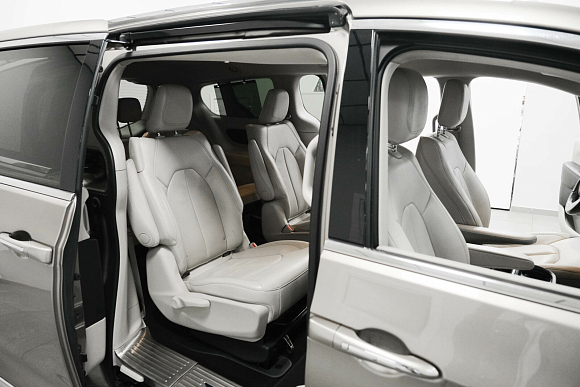Chrysler Pacifica, 2017 года, пробег 77836 км