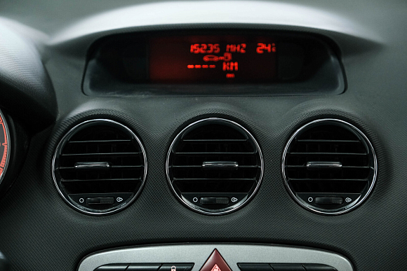 Peugeot 308 Access, 2011 года, пробег 165765 км