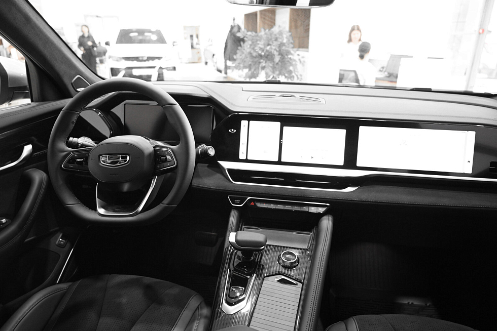 Geely Monjaro Flagship (2023-2025), серебряный