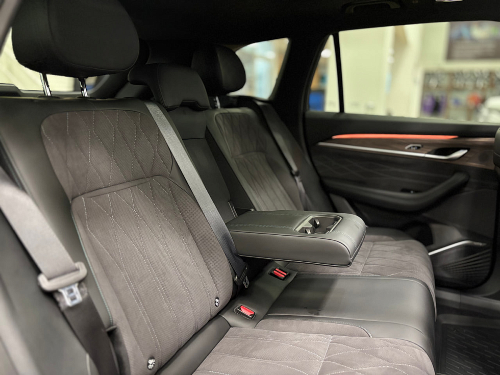 Geely Monjaro Flagship SE, зеленый