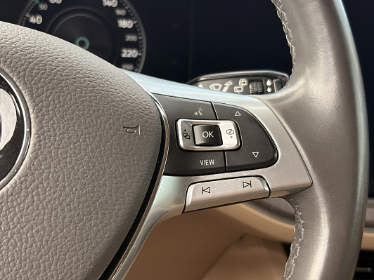 Volkswagen Touareg Exclusive, 2019 года, пробег 106856 км