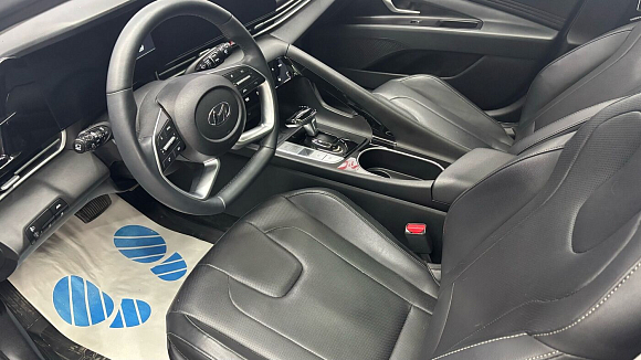 Hyundai Elantra LUX, 2023 года, пробег 20121 км