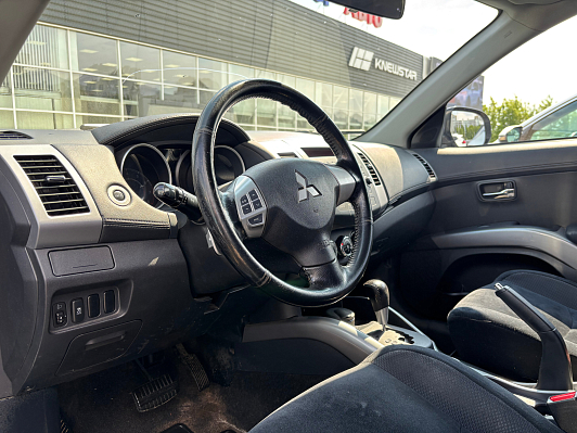 Mitsubishi Outlander Intense, 2011 года, пробег 216088 км