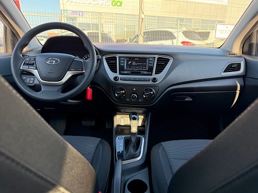 Hyundai Solaris Специальная Серия "10 лет" + Comfort, 2021 года, пробег 13000 км