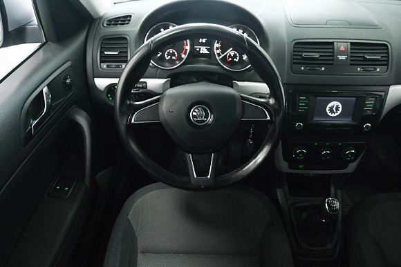 Skoda Yeti Ambition, 2015 года, пробег 124215 км