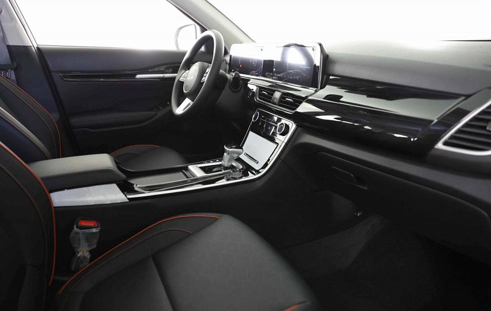 Kia Seltos Premium Edition, белый