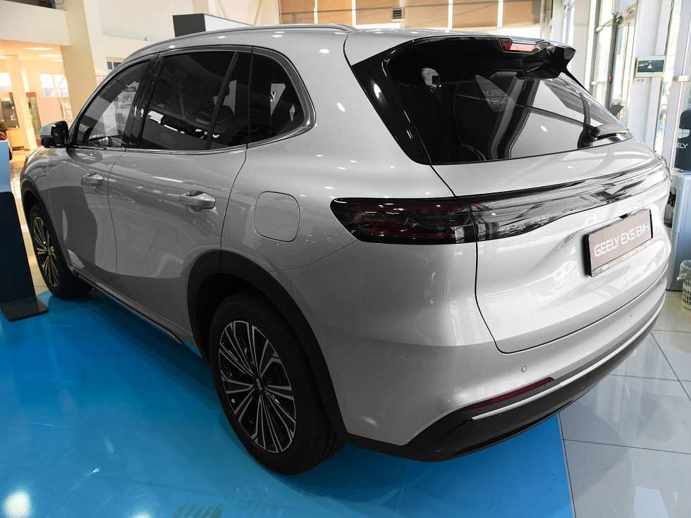 Geely EX5 EM-i Max, серебряный