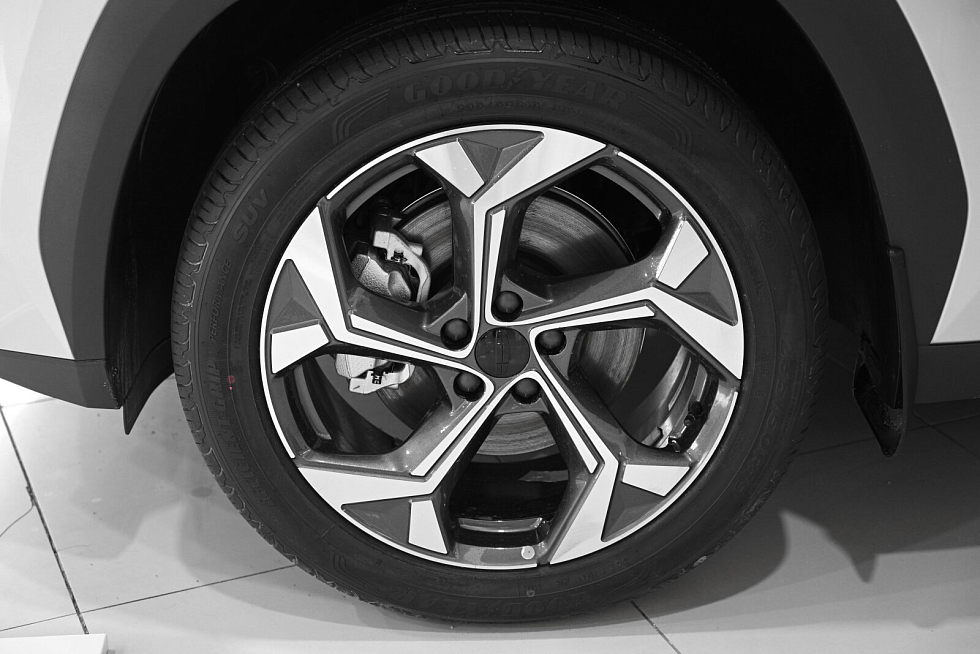 Geely Atlas , серебряный