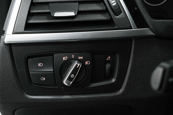 BMW 3 серии 320i xDrive SE, 2017 года, пробег 109900 км