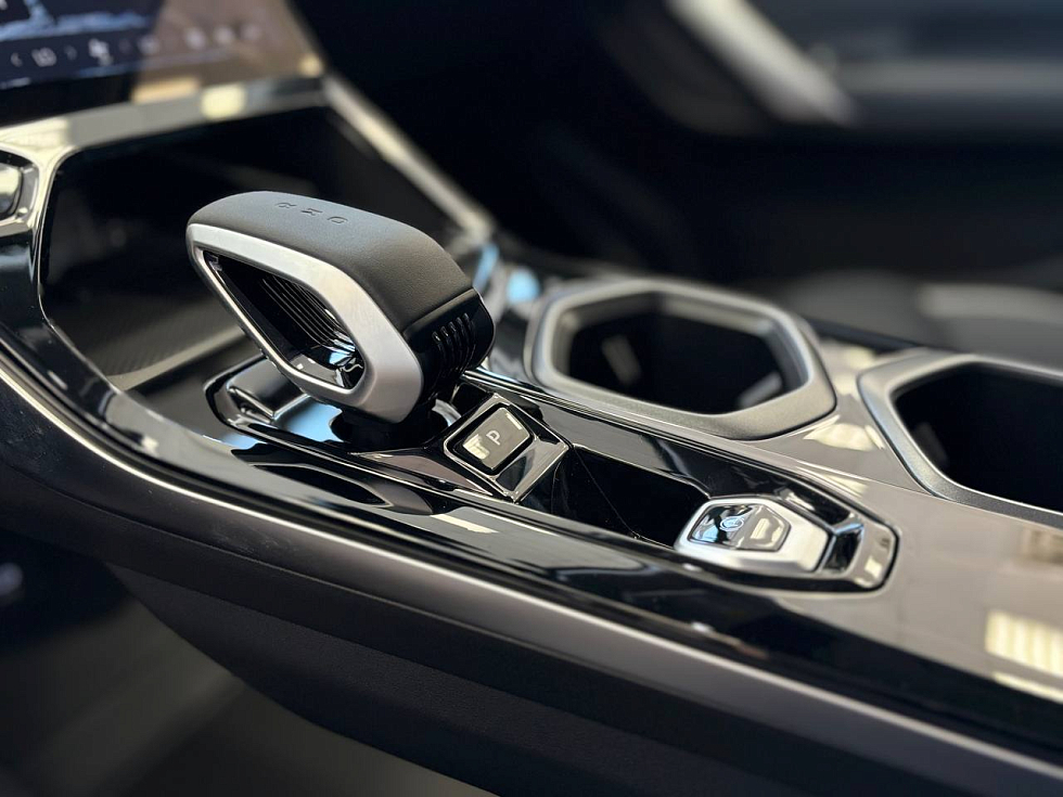 Geely Atlas Flagship, белый