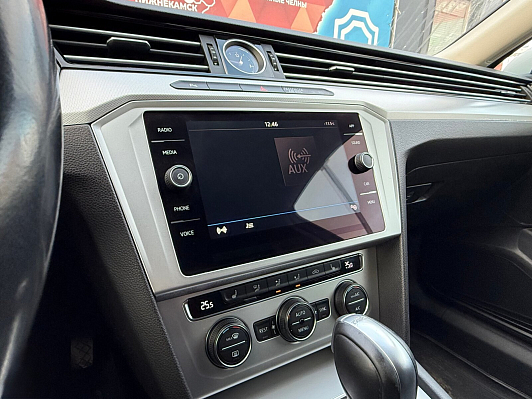 Volkswagen Passat Comfortline, 2018 года, пробег 242000 км