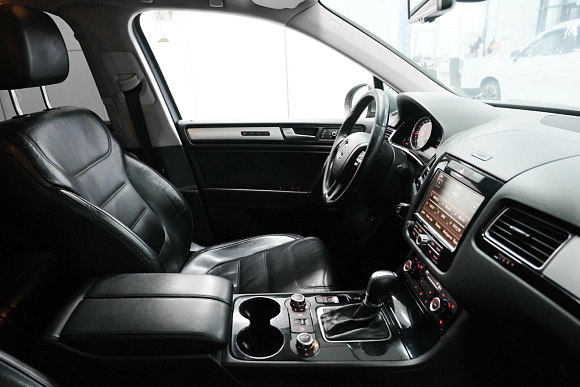 Volkswagen Touareg, 2011 года, пробег 261000 км