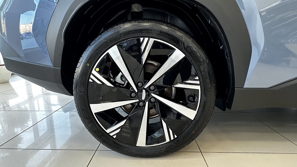 Geely Atlas Flagship, серый