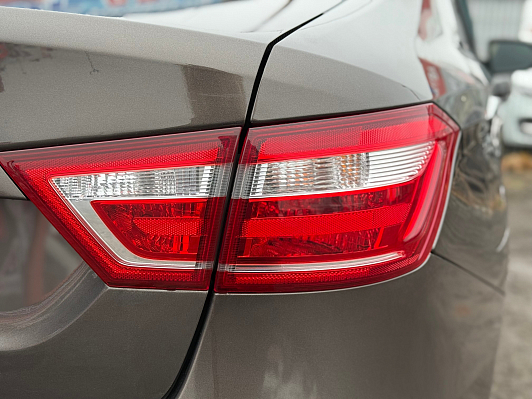 Lada (ВАЗ) Vesta 50 Anniversary, 2021 года, пробег 141127 км