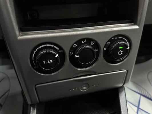 Lada (ВАЗ) Priora Люкс, 2011 года, пробег 133078 км