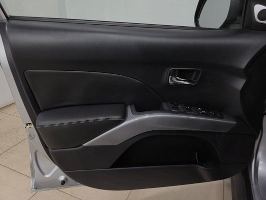 Mitsubishi Outlander Intense, 2008 года, пробег 179504 км