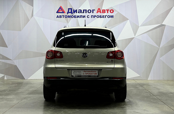 Volkswagen Tiguan, 2011 года, пробег 214285 км