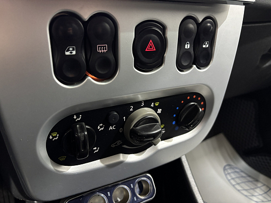 Renault Logan, 2011 года, пробег 181404 км