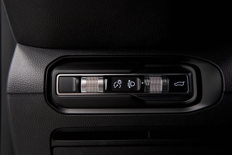 Geely Okavango Флагман, белый