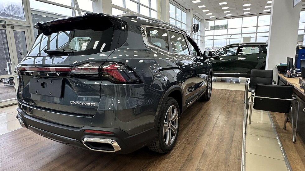 Geely Okavango Флагман, серый