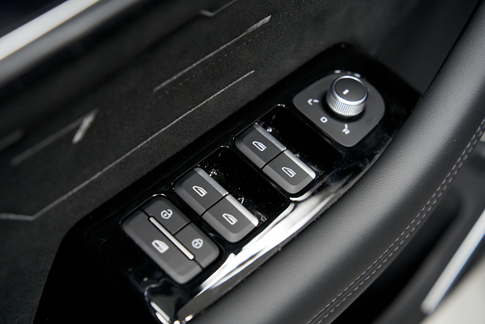 Geely Monjaro Flagship, серый