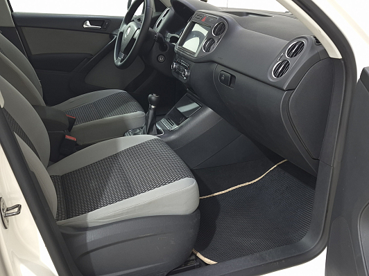 Volkswagen Tiguan Trend&Fun, 2009 года, пробег 215365 км