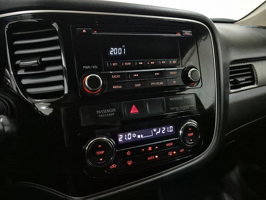 Mitsubishi Outlander Intense, 2016 года, пробег 294901 км