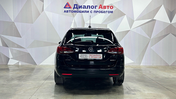 Opel Astra, 2017 года, пробег 158785 км