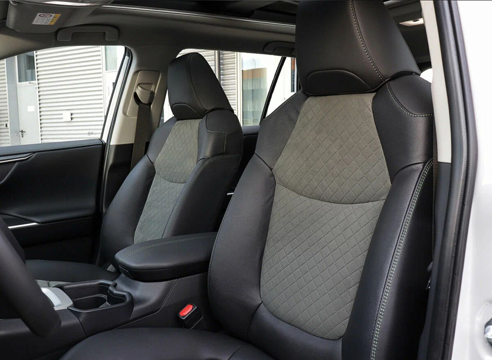 Toyota RAV4 Adventure, черный